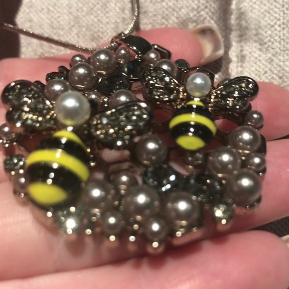 BEE HoneyComb Pendant Necklace NWOTS - Picture 6 of 12